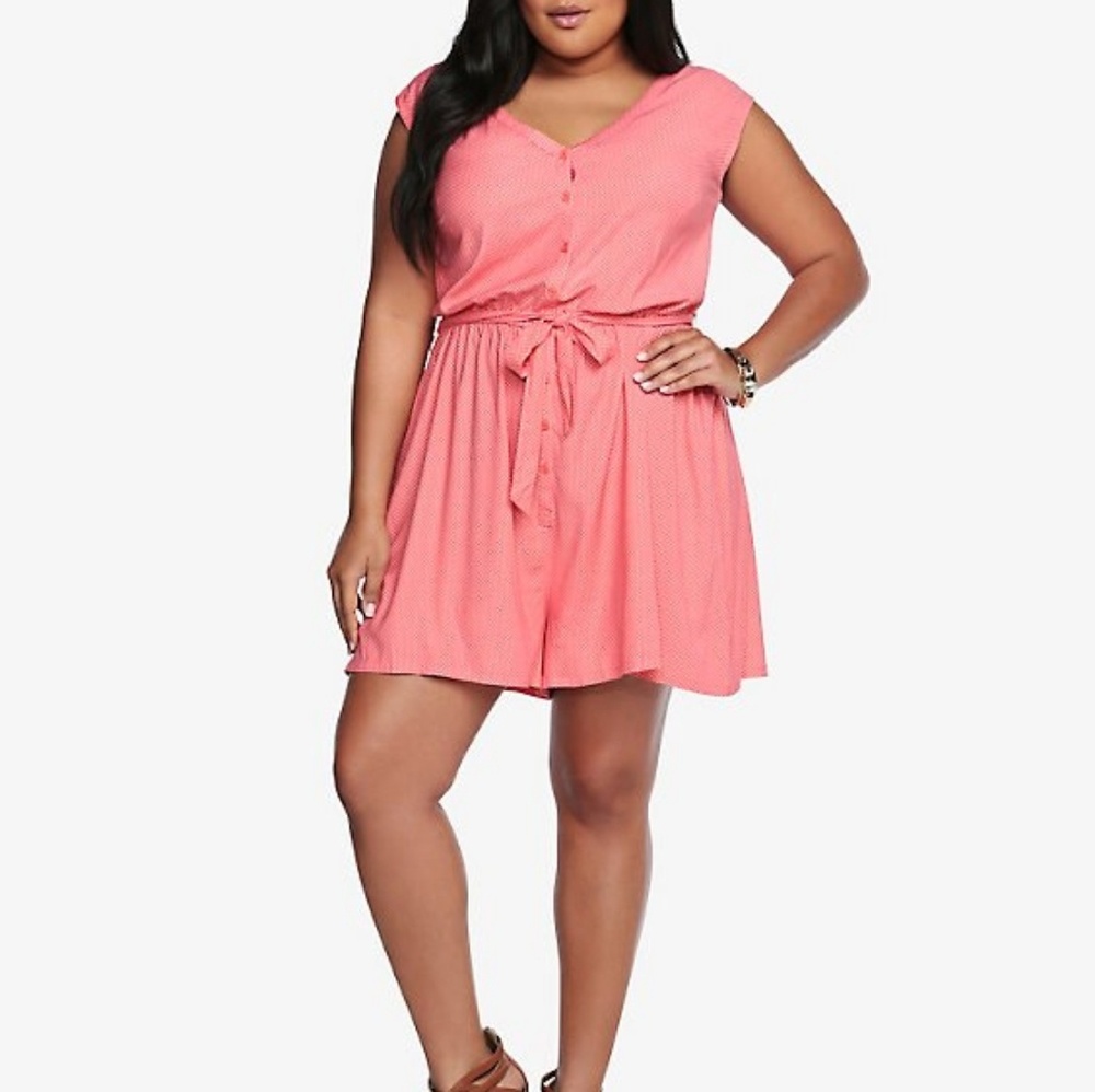 EUC Torrid POLKA DOT SHORT ROMPER Pink White Plus